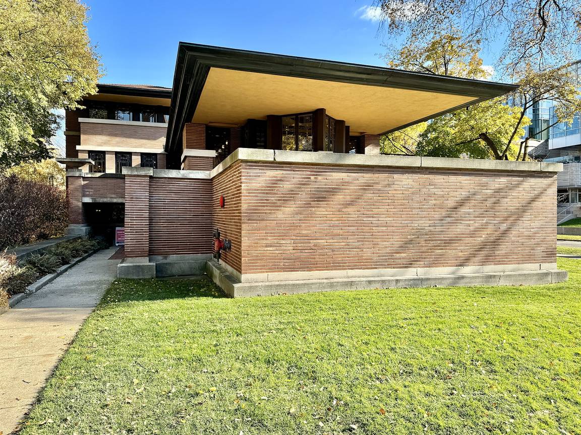 The Robie House in Chicago, showing its long horizontal brick volumes and dramatically cantilevered roof