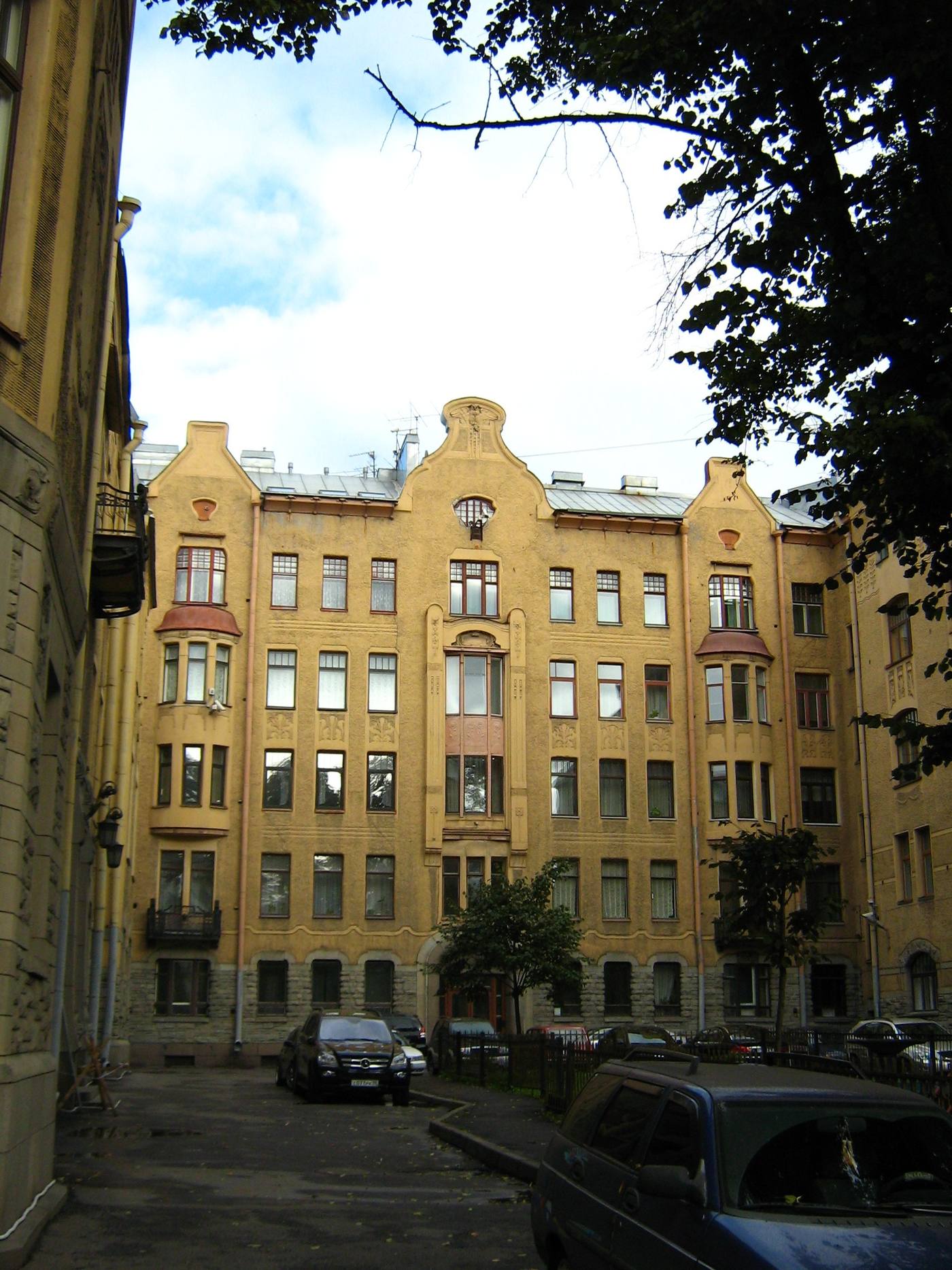 The Lidval House facade — window sizes and positions that the plan alone cannot judge