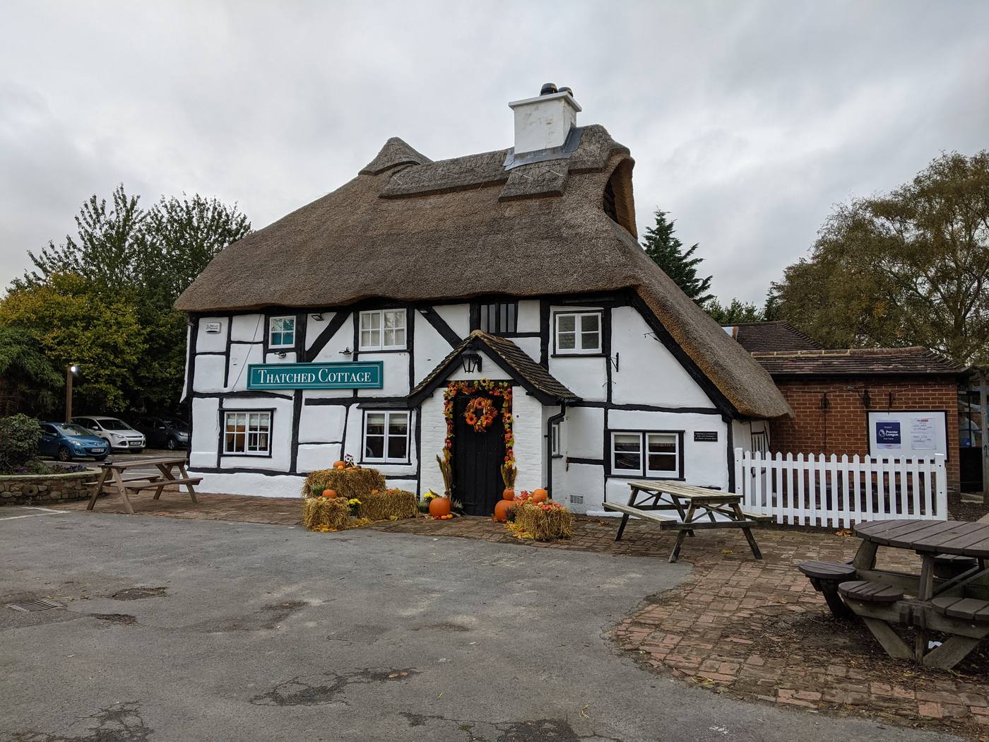 The Thatched Cottage pub in Farnborough under a thatched roof