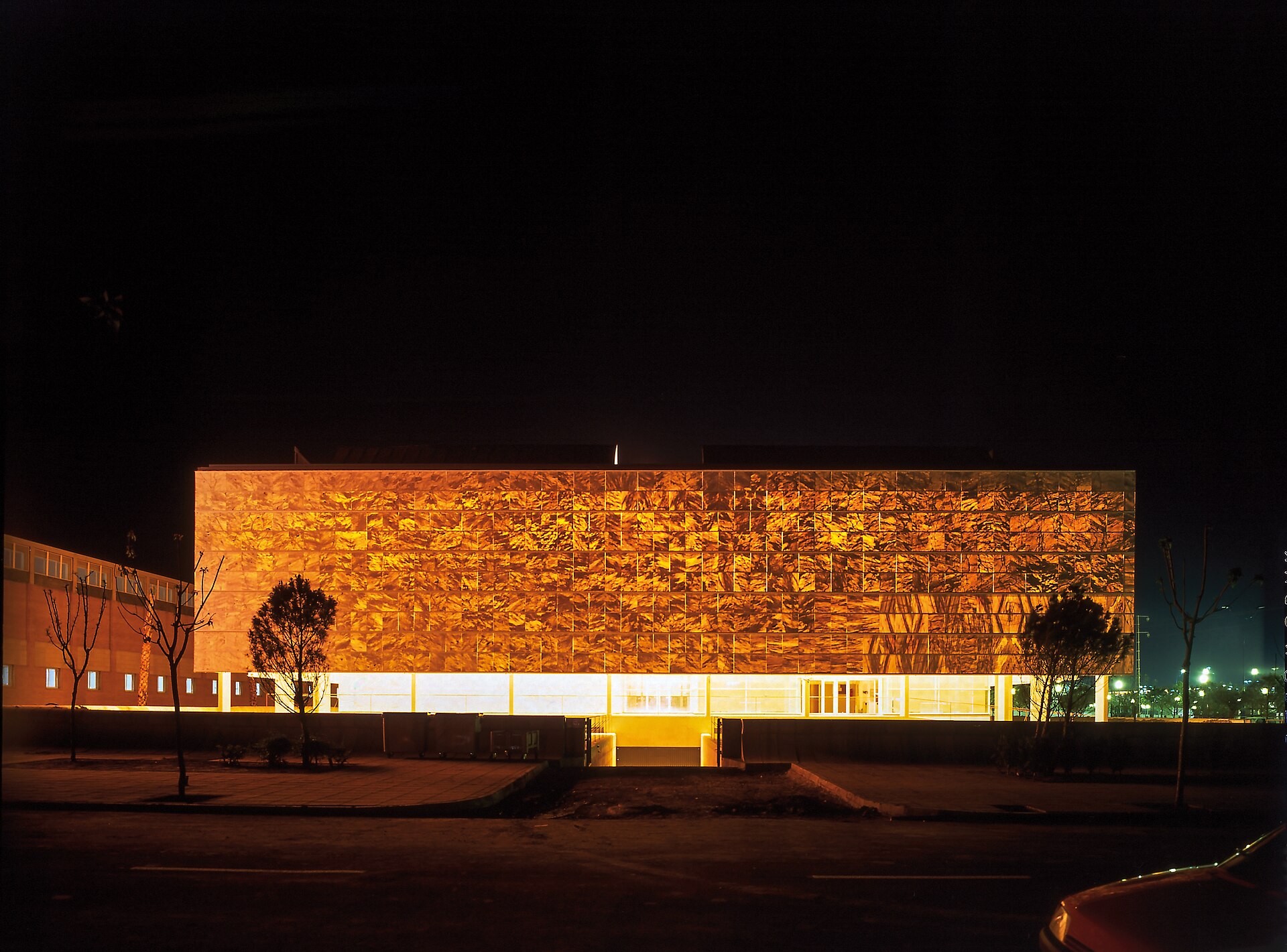 Ventilated facade of the Red Eléctrica de España building in Seville by Mariano Bayón