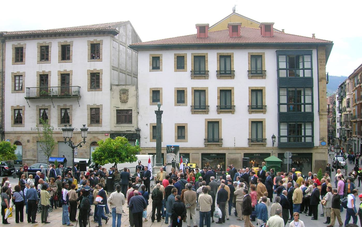Plaza Unamuno in Bilbao old town, with the Basque Museum building visible at the left