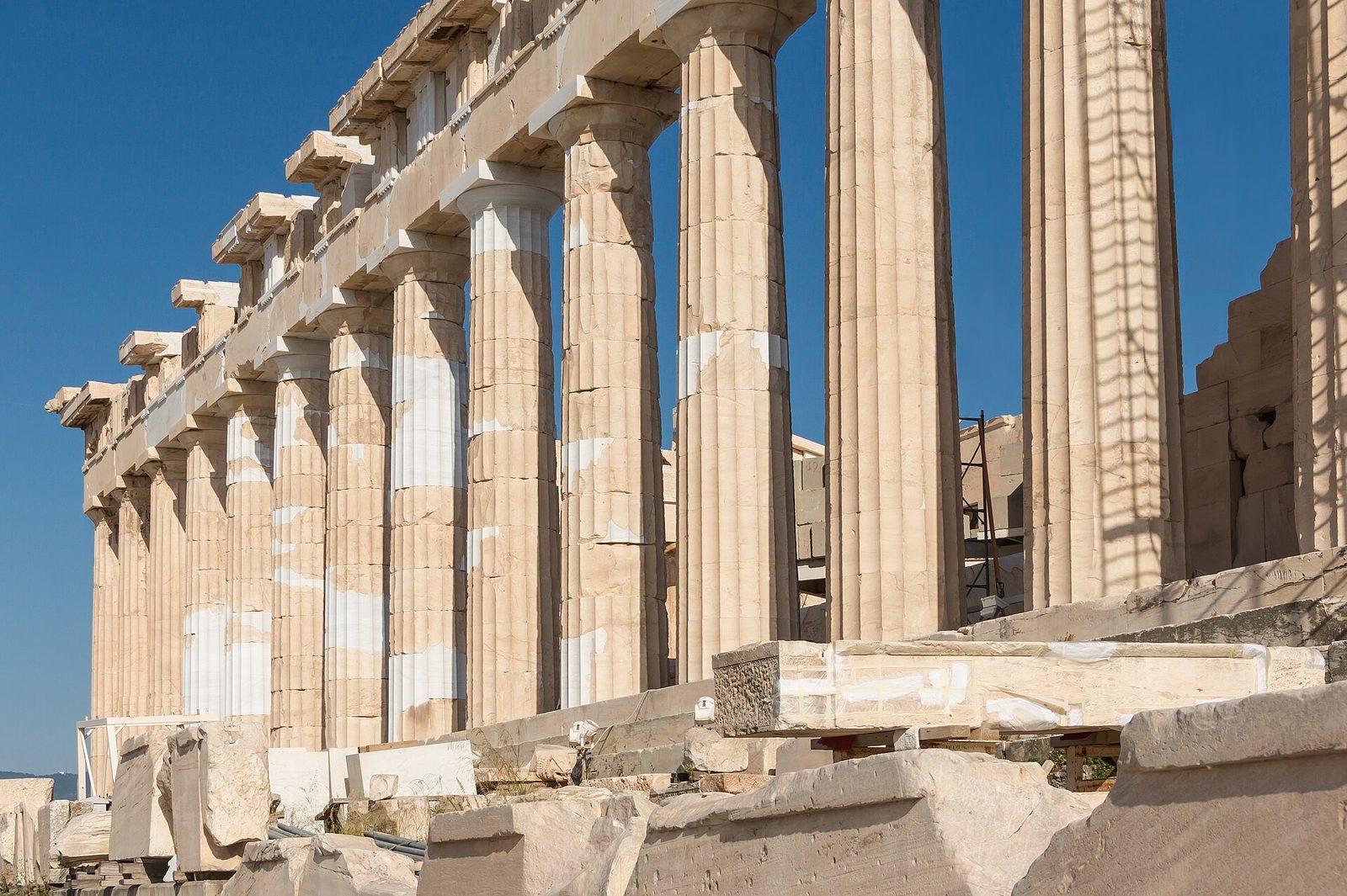 The colonnade of the Parthenon at close range: fluted shafts, architrave and triglyph frieze