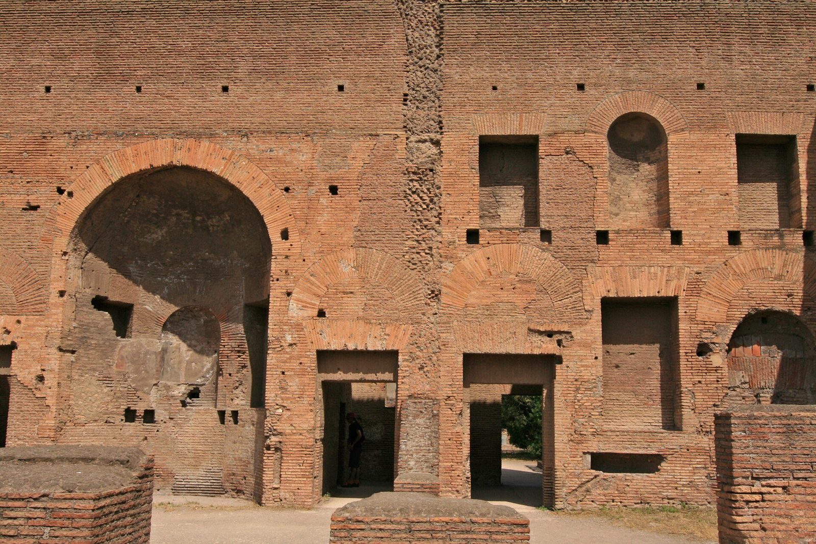 A Roman brick-faced wall of the Domus Augustana on the Palatine Hill: regular courses of thin bricks pierced by arched openings and small windows