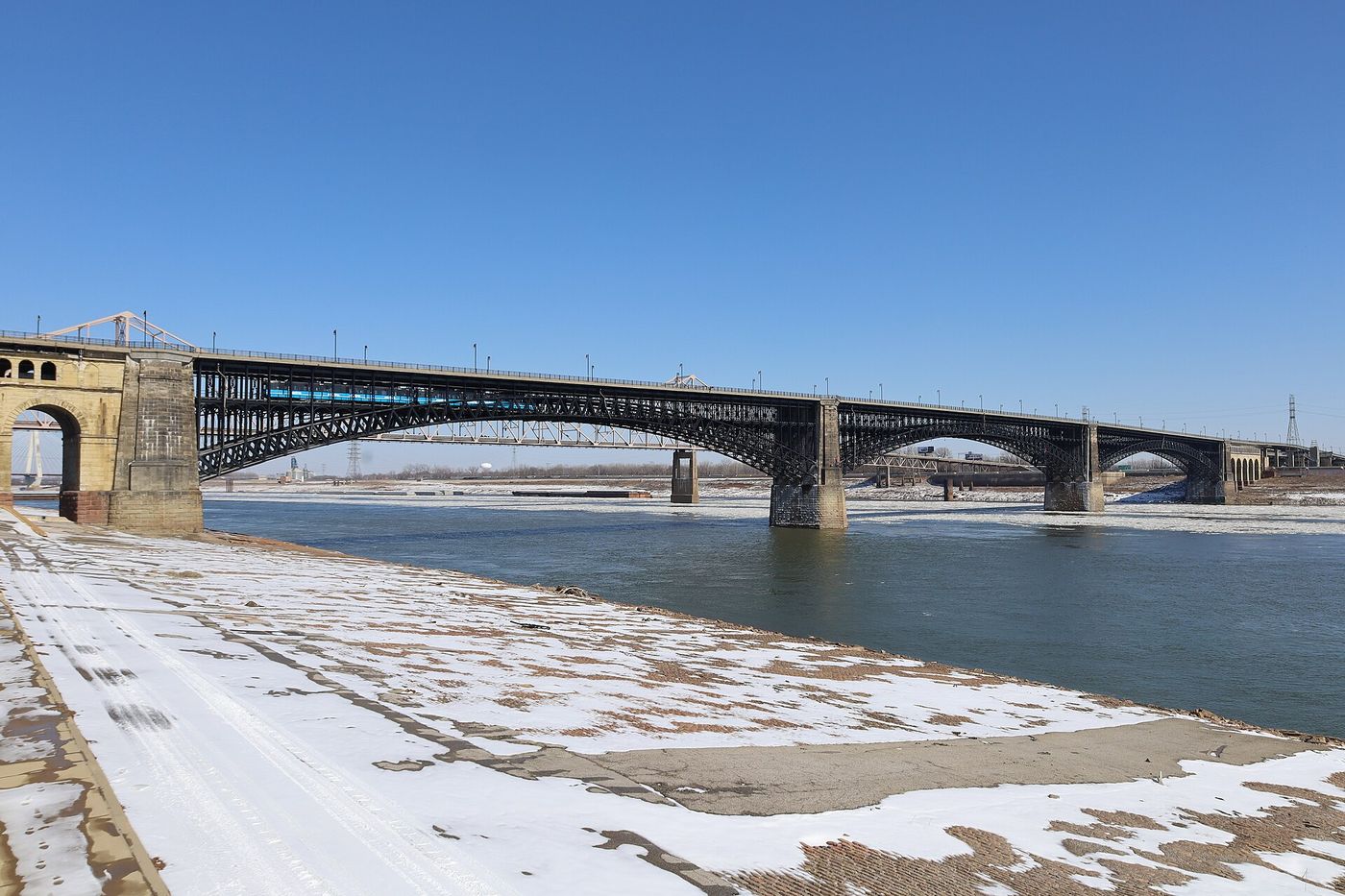 The steel arches of the Eads Bridge across the Mississippi at St Louis (1874)