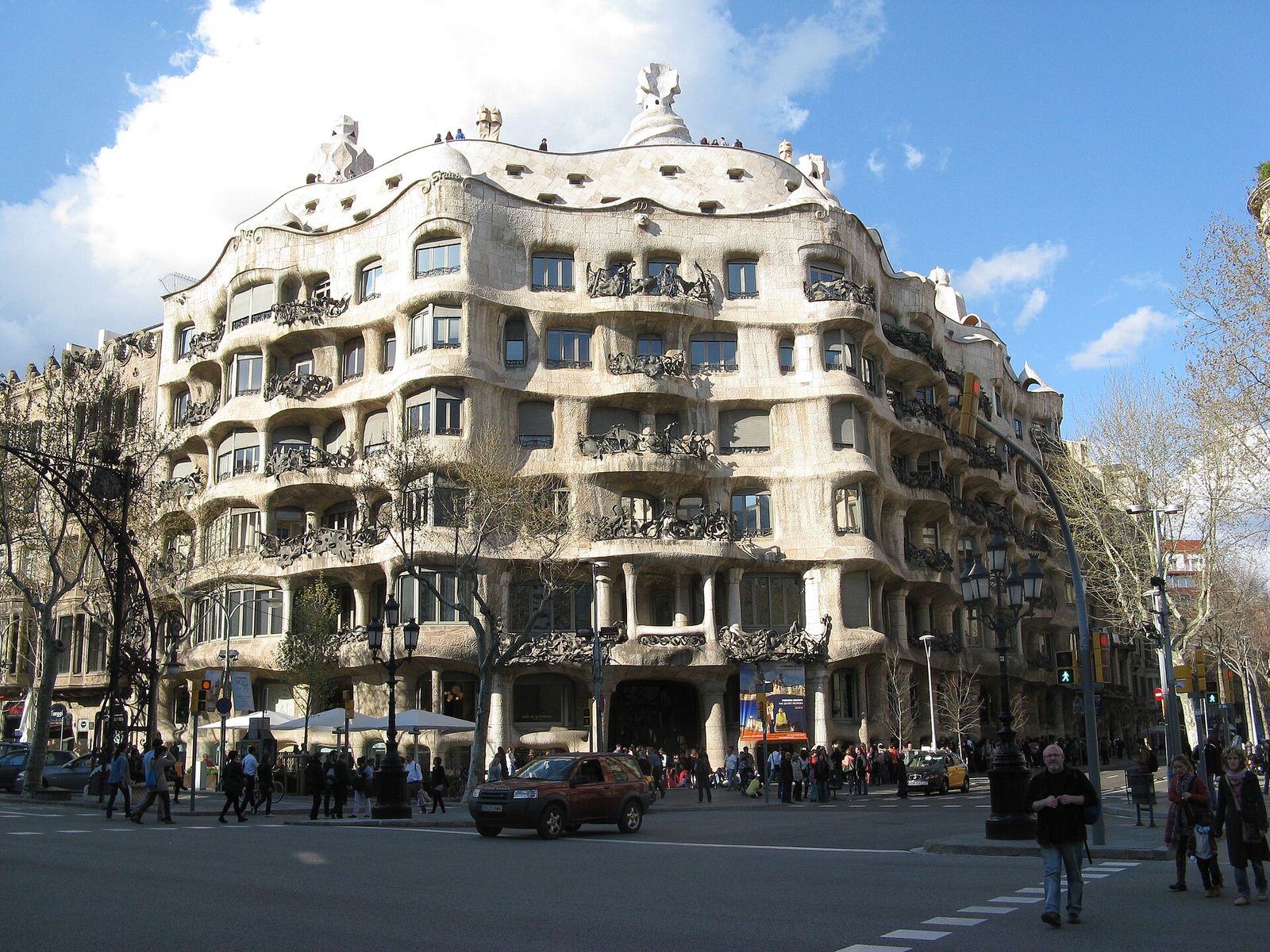 The self-supporting stone wave of Casa Milà (La Pedrera) in Barcelona, by Antoni Gaudí