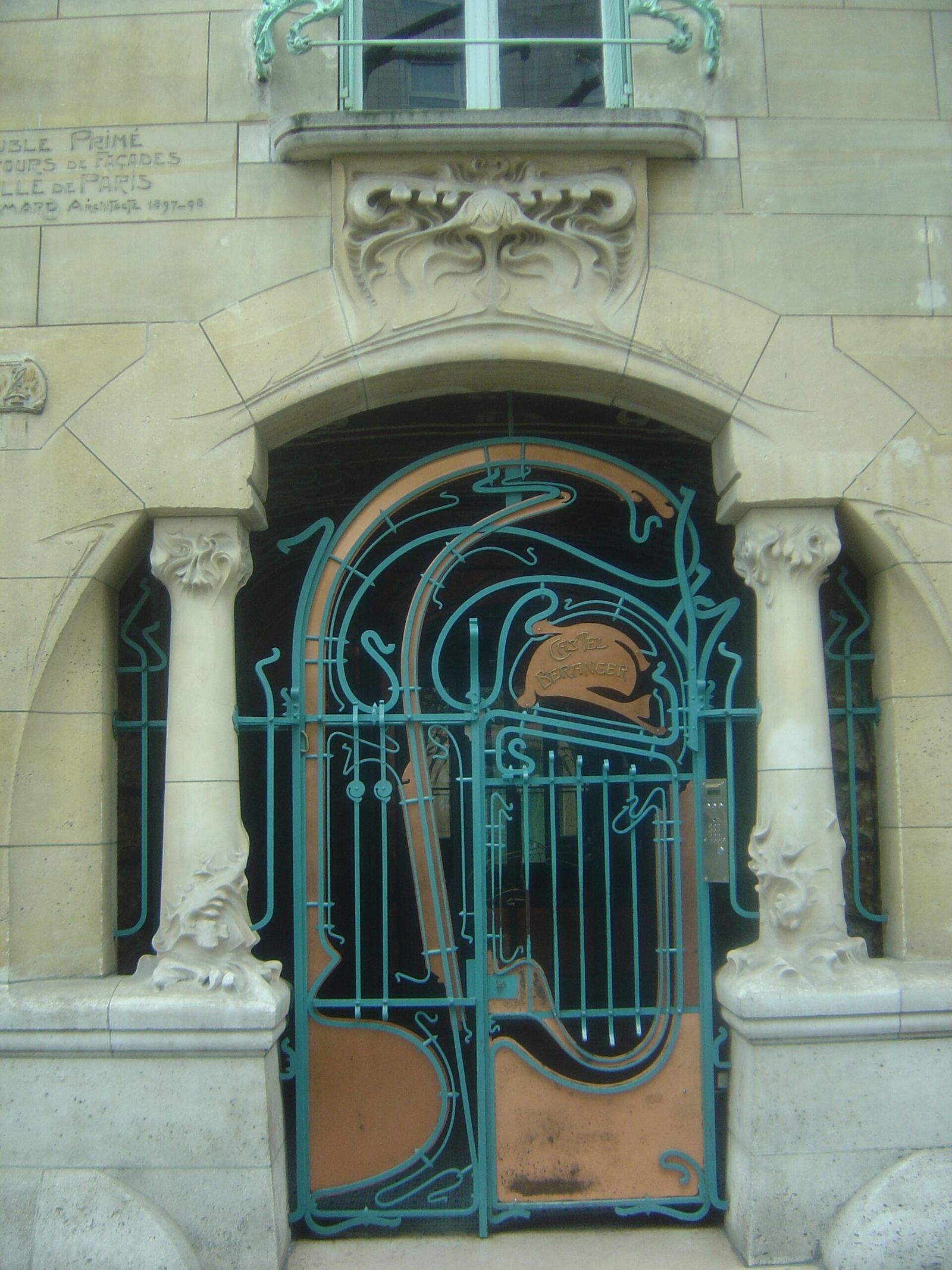 The entrance gate of Castel Béranger in Paris, interlacing whiplash ironwork by Hector Guimard