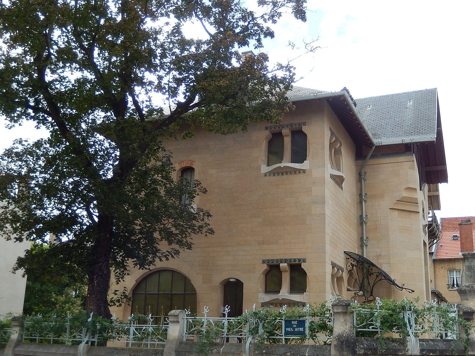 The east facade of the Villa Majorelle in Nancy, with its rounded windows and shutters