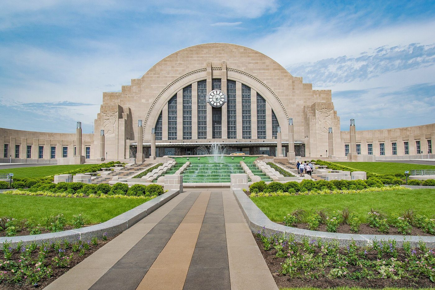 The half-domed front of Cincinnati Union Terminal across its fountain plaza