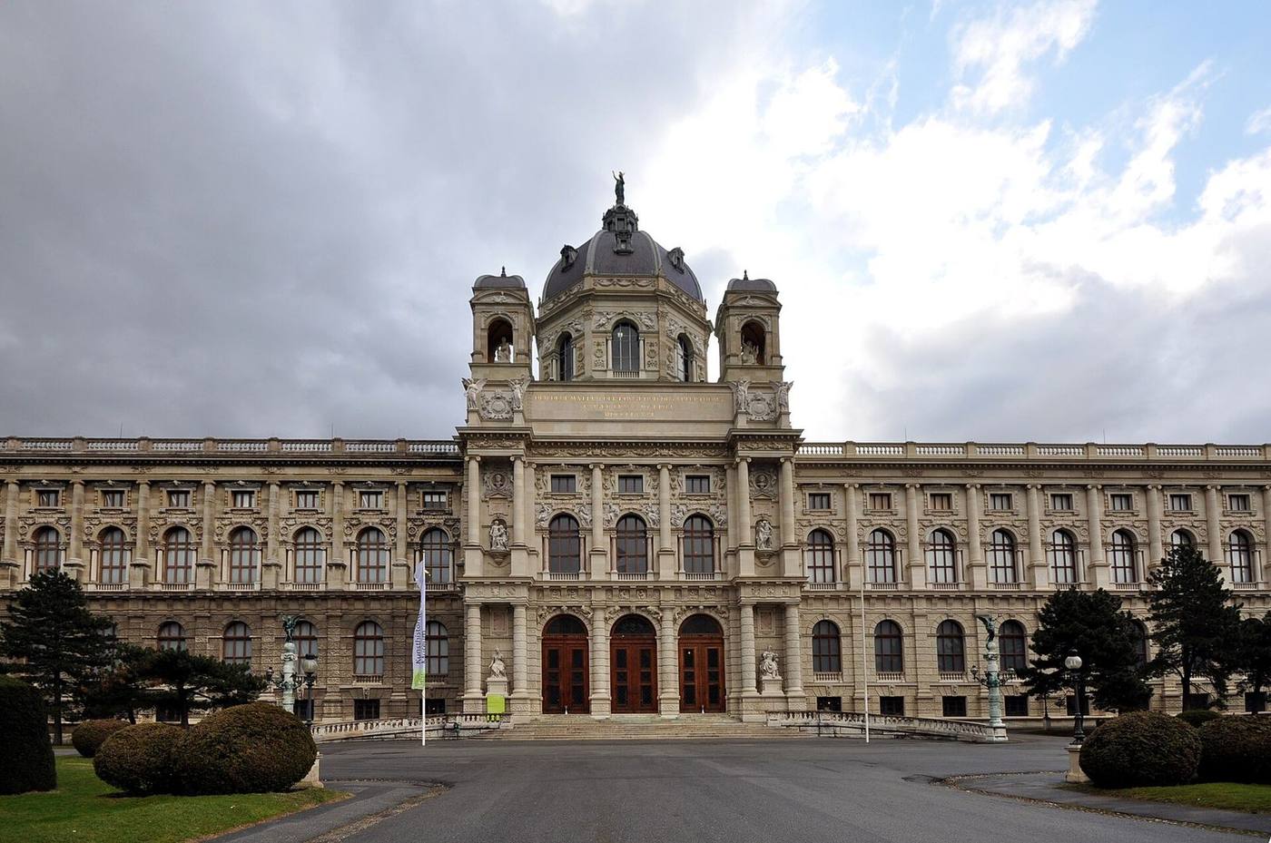 Historicist facade of the Kunsthistorisches Museum on the Ringstrasse in Vienna