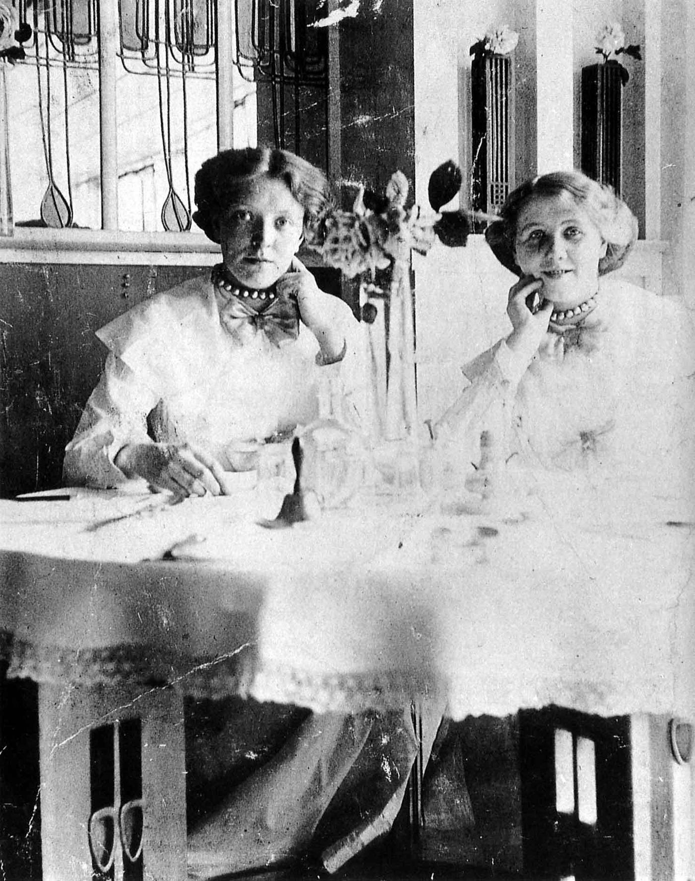 The Room de Luxe of the Willow Tea Rooms in Glasgow, with waitresses