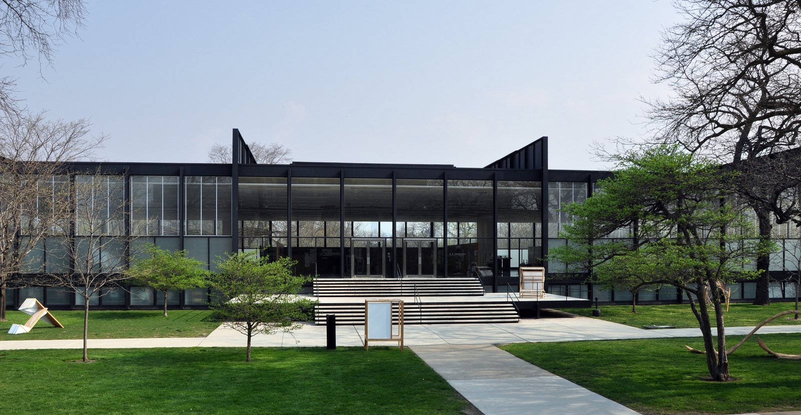 Crown Hall in Chicago, Mies van der Rohe's steel-and-glass architecture building