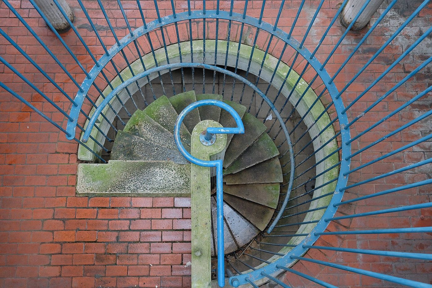 The stepped concrete terraces of Alexandra Road, Camden, seen along the estate's raised walkway