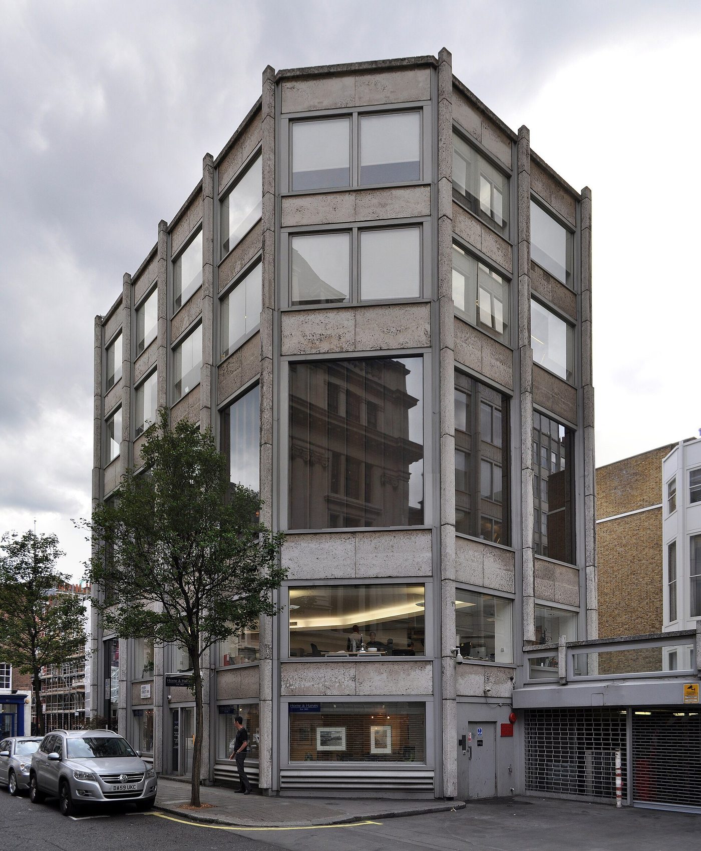 The Economist Building, St James's, London — the Smithsons' stone-clad concrete frame tower