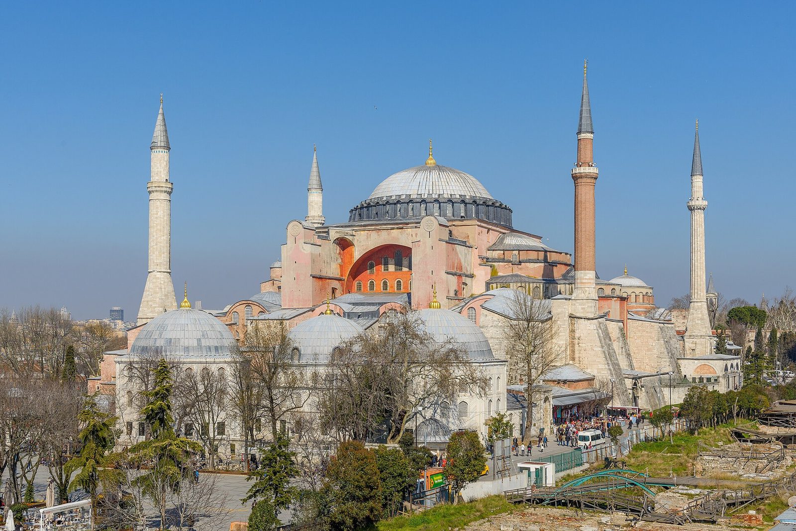 Hagia Sophia in Istanbul: dome, half-domes, buttresses and minarets