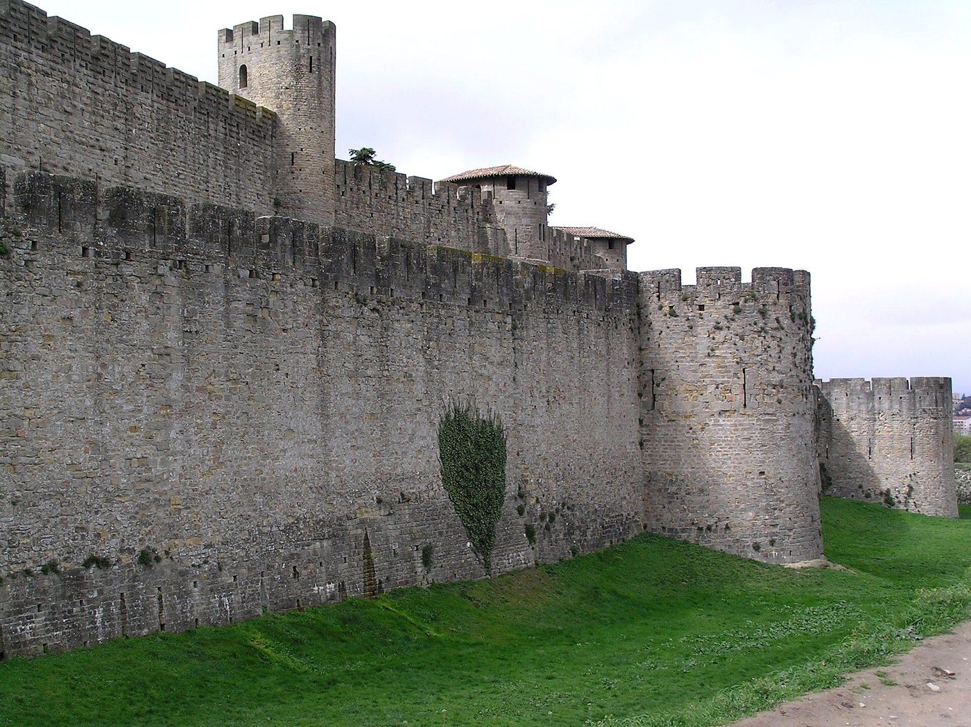 The walls of Carcassonne: mural towers and double curtain walls of the medieval Cité