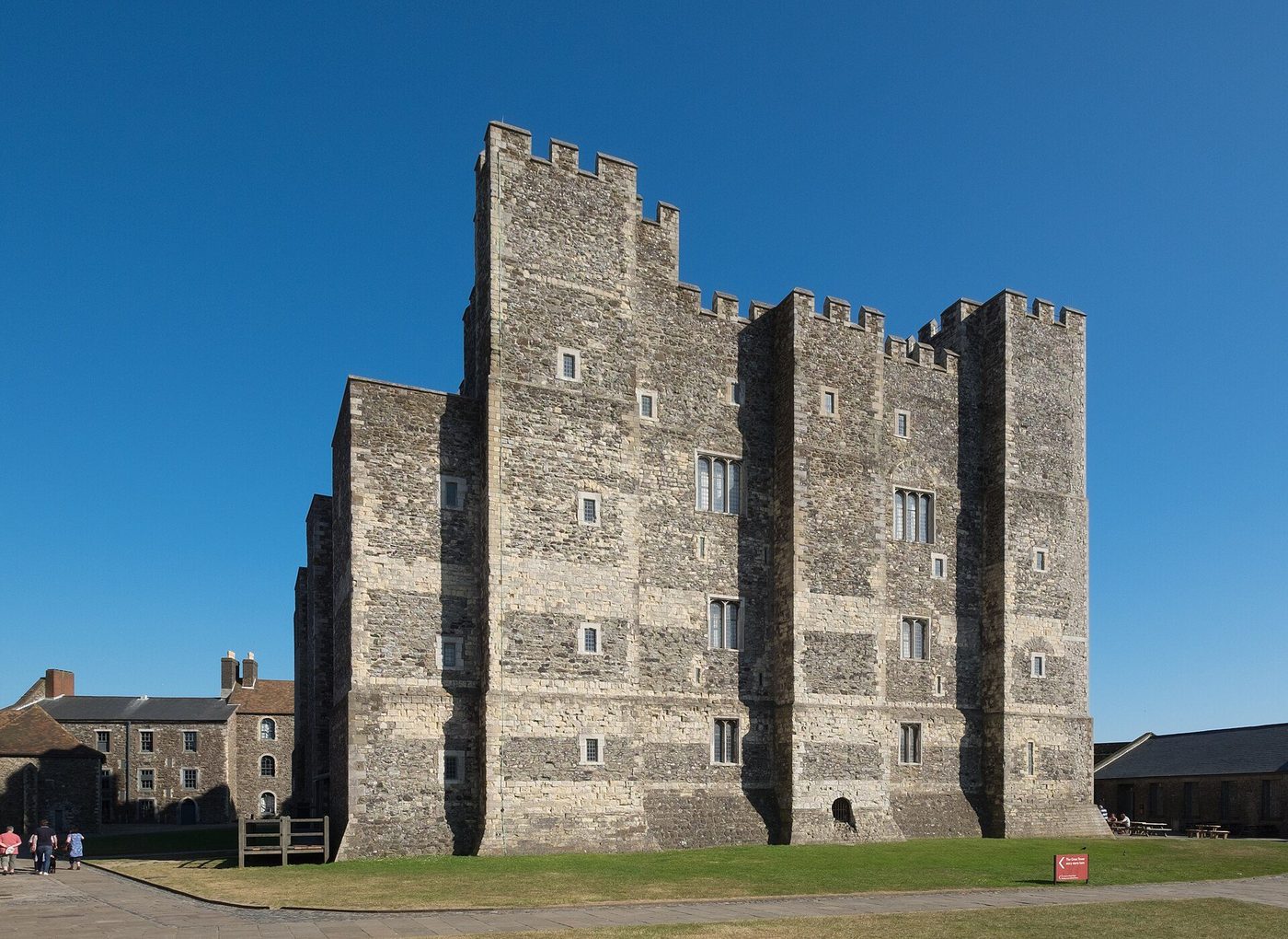 The great keep of Dover Castle: Henry II's palace-keep with its forebuilding stair and chapels