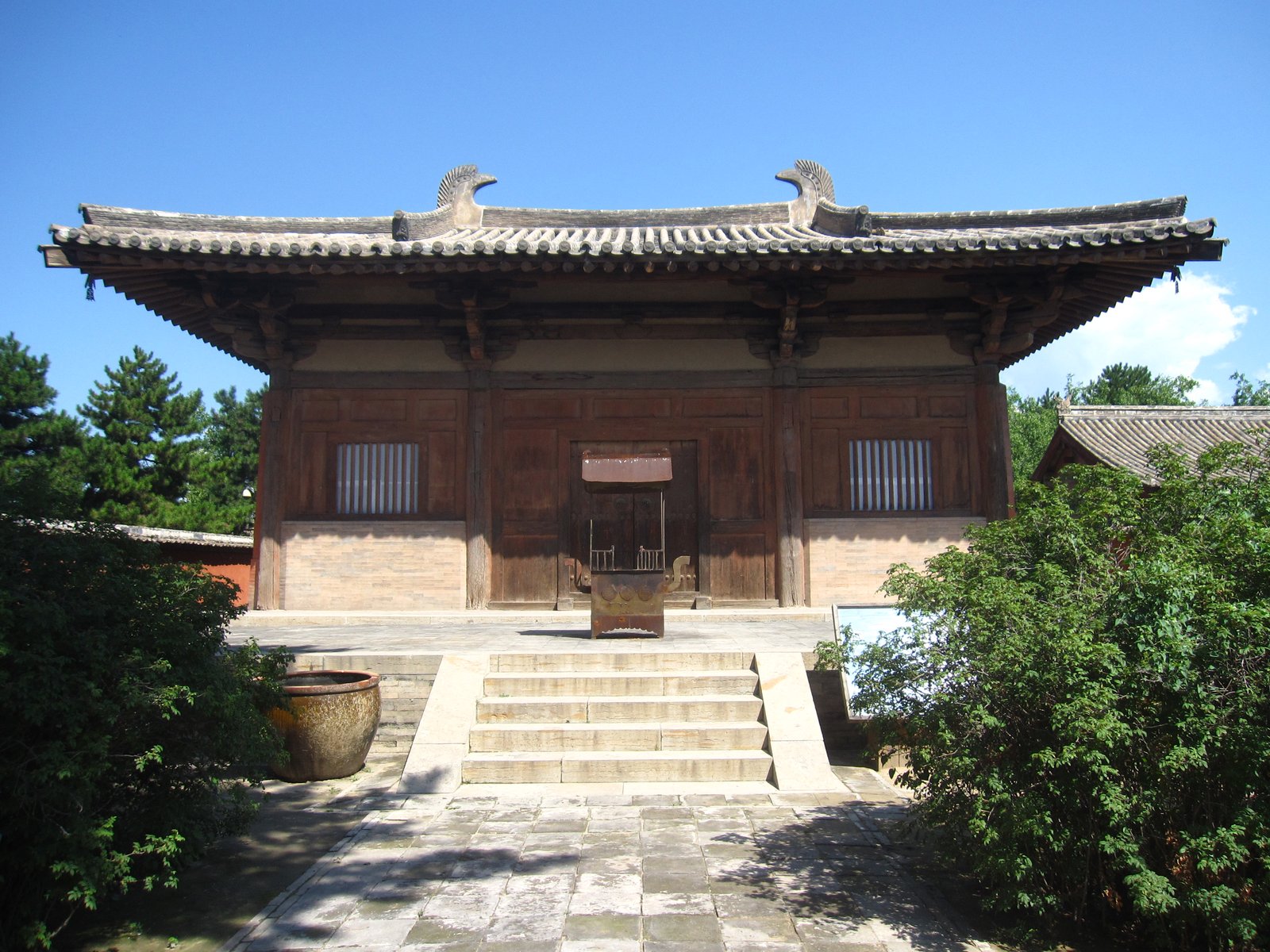 The East Hall of Nanchan Temple in Shanxi, its timber front and tiled roof above a stone terrace