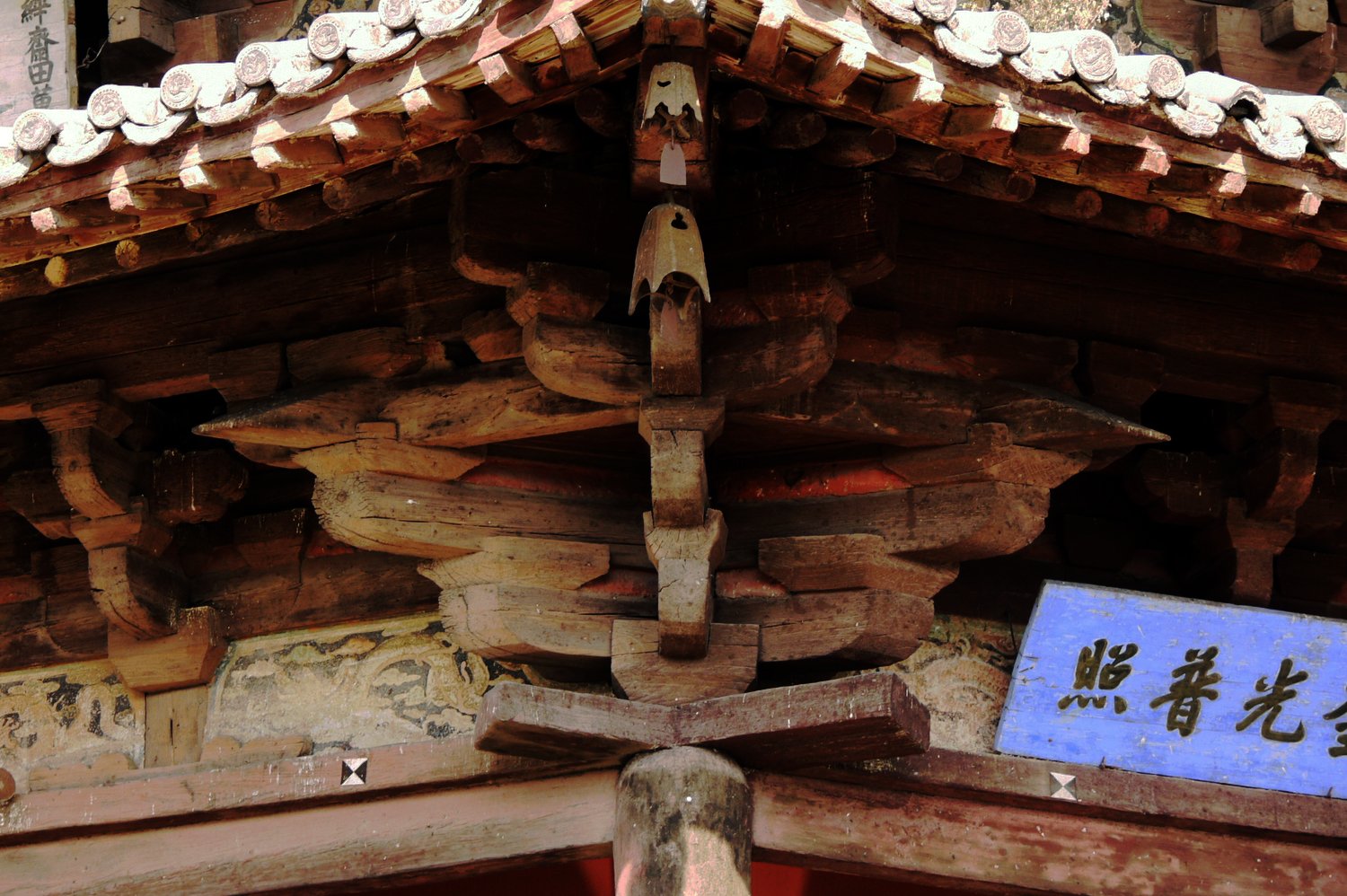 Corner dougong brackets and eaves of the Wooden Pagoda at Fogong Temple, Yingxian