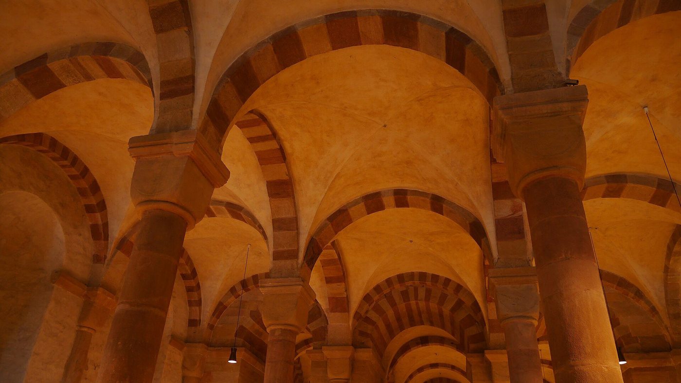 The crypt of Speyer Cathedral, its groin vaults carried on rows of slender columns