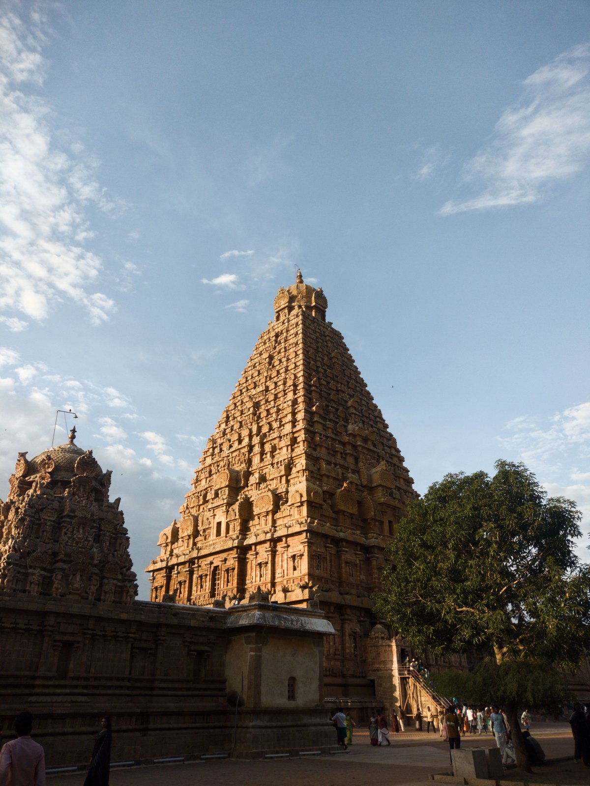 The towering vimana of Brihadeeswara Temple, Thanjavur, its pyramidal stone tower over the shrine