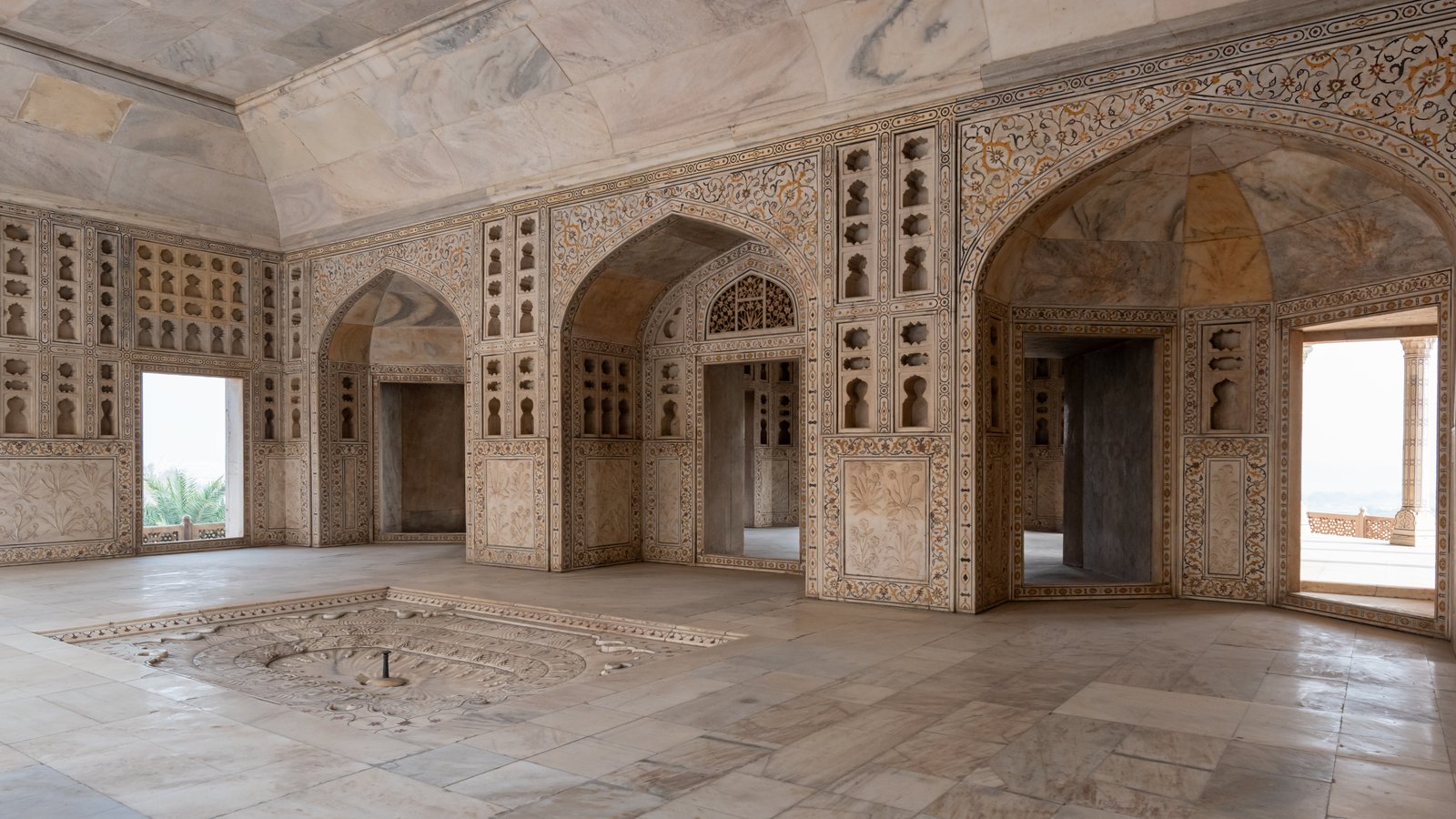 Cusped Mughal arches and pierced marble screens inside the Musamman Burj, Agra Fort