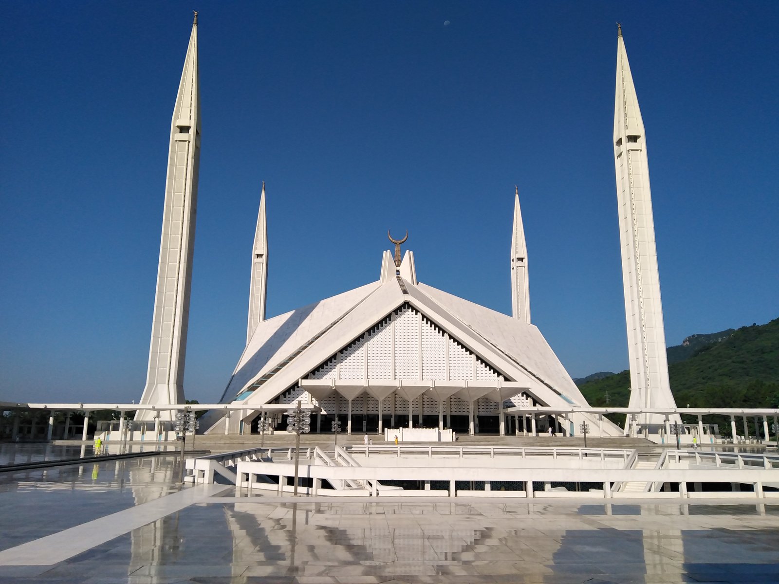 The King Faisal Mosque in Islamabad, its folded concrete shell against the hills