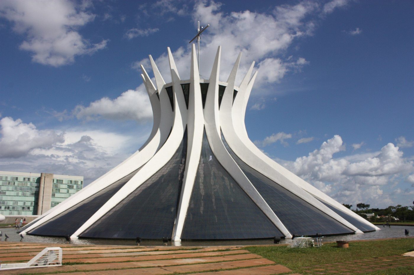 Brasília Cathedral: sixteen curved concrete columns meeting above a glass roof