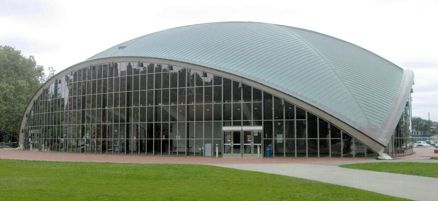 Kresge Auditorium at MIT: a thin concrete dome shell over a glass-walled hall