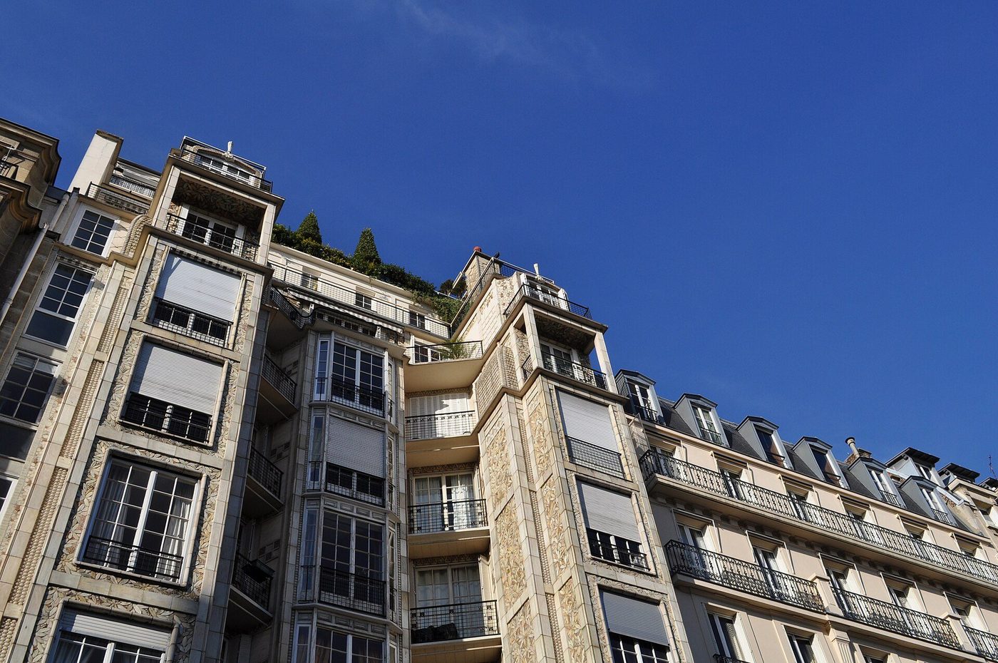 Perret's apartment house at 25 bis rue Franklin, Paris: exposed concrete frame with tiled infill and bay windows