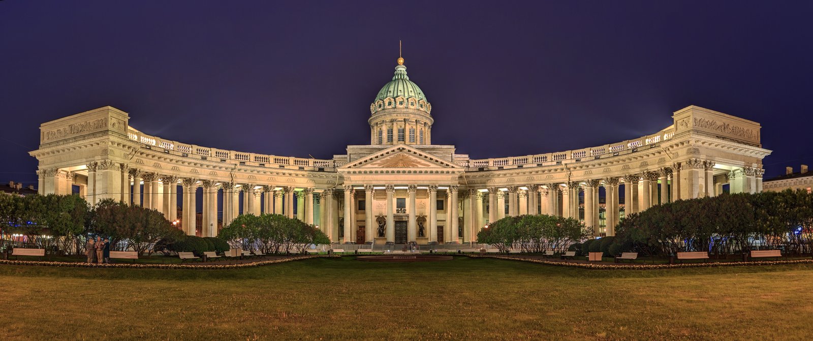 Kazan Cathedral in St Petersburg, its colonnade opening onto the Nevsky Prospect