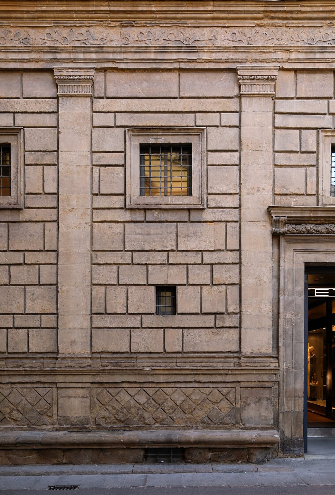 Close-up of the pilasters and entablature of the Palazzo Rucellai