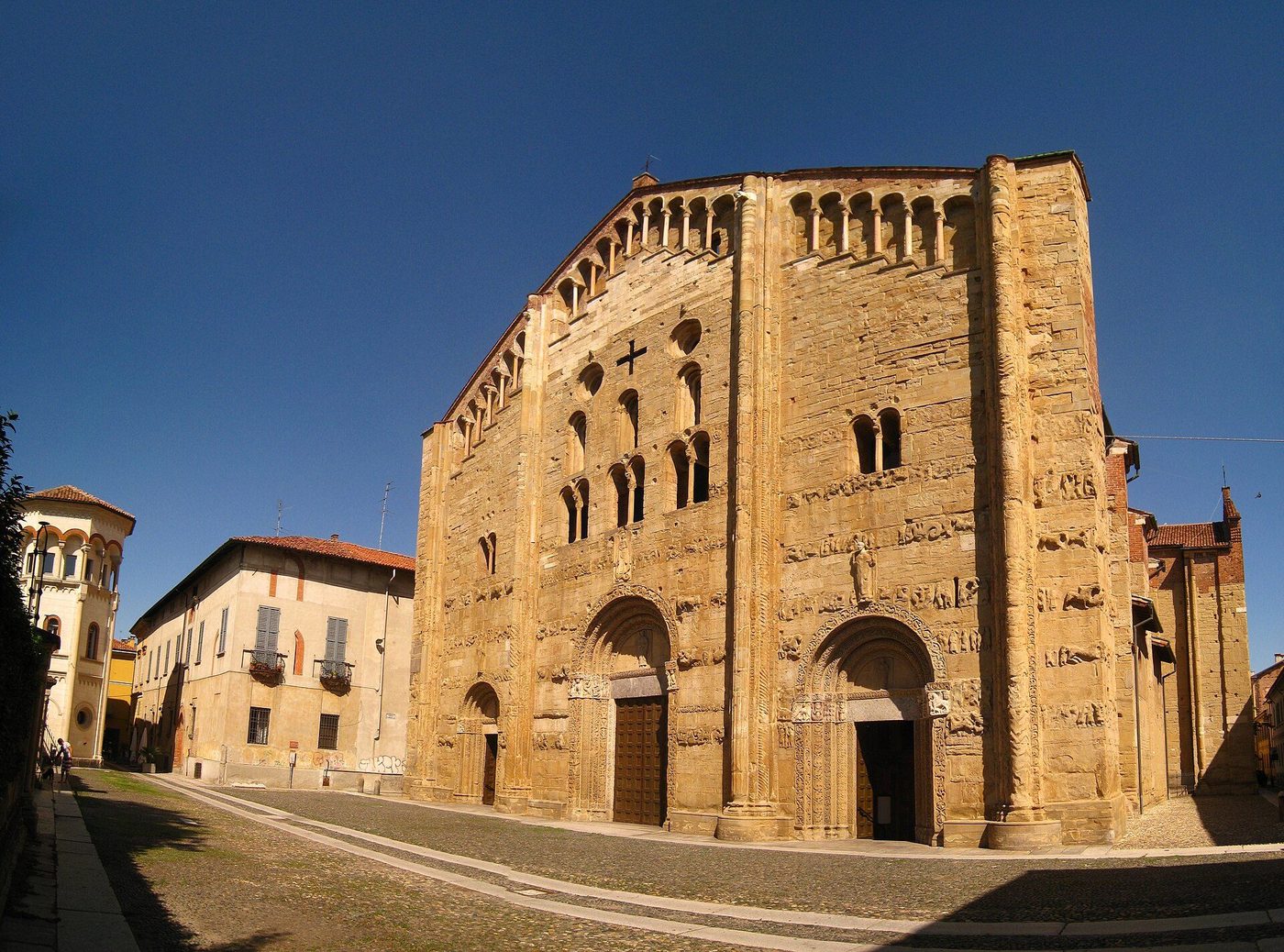 The sandstone west front of San Michele Maggiore, Pavia