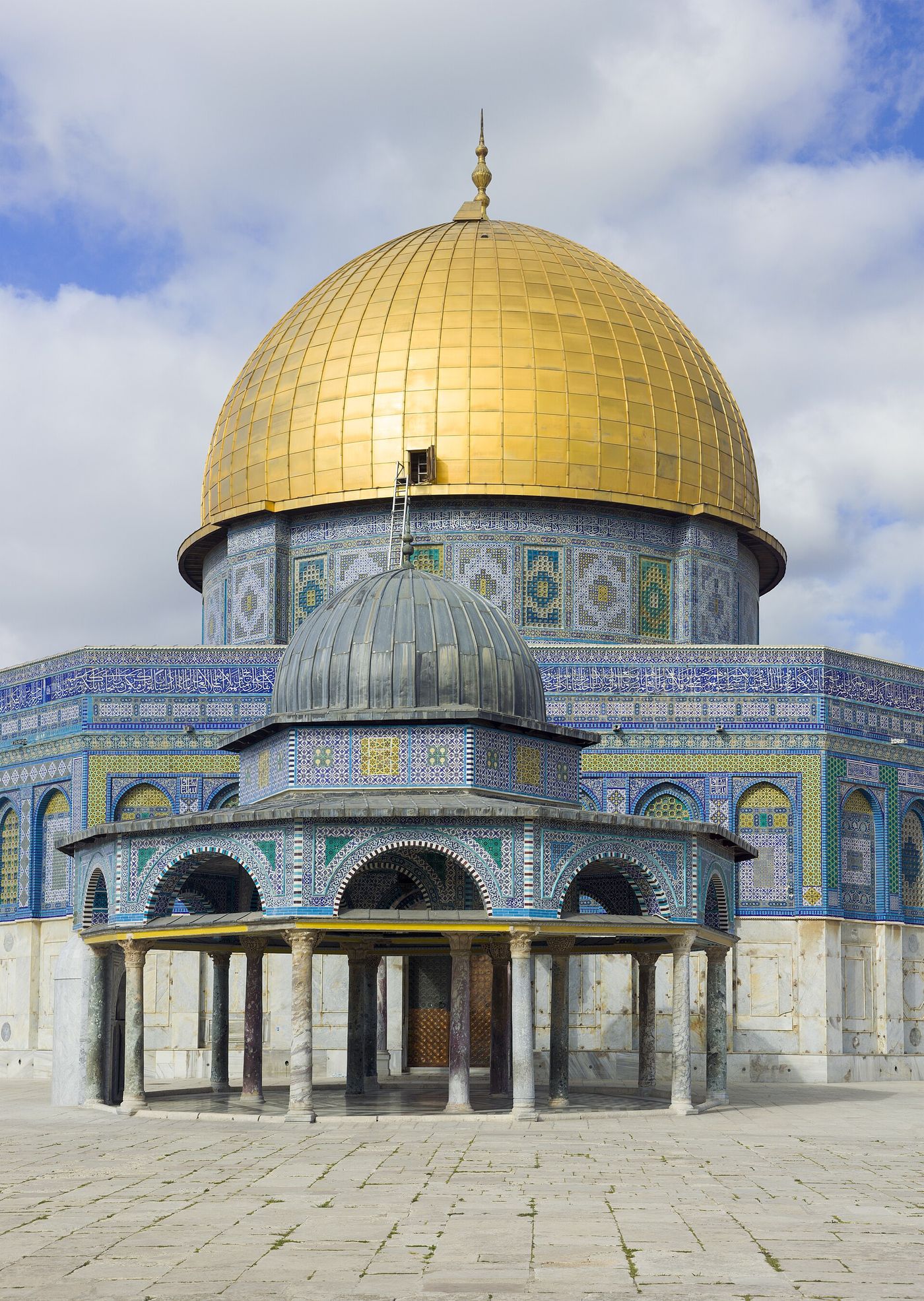 The Dome of the Rock in Jerusalem, exterior view of the octagonal shrine and gilded dome