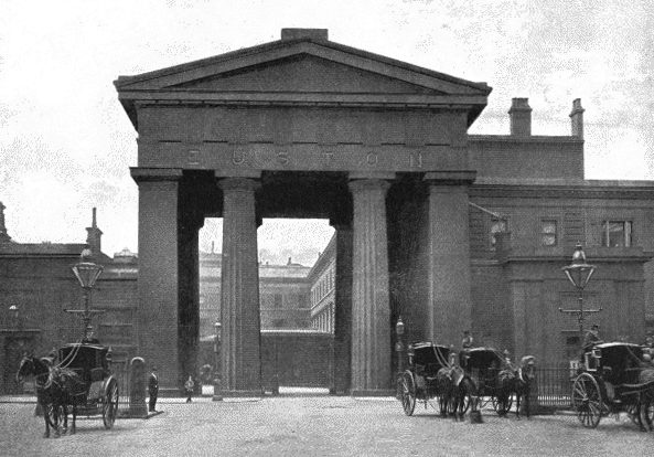 The Euston Arch in an 1896 photograph: Hardwick's Doric propylaeum with horse-drawn cabs passing beneath