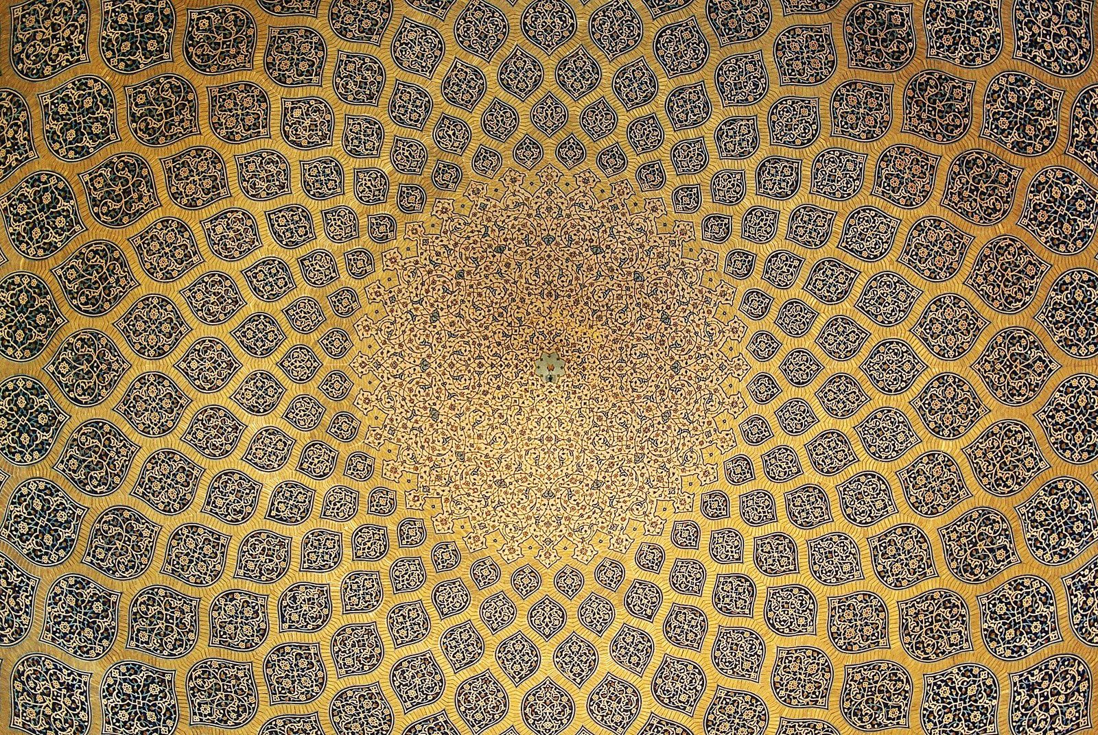The dome of the Sheikh Lotfollah Mosque in Isfahan: the central medallion and the arabesque that spreads from it